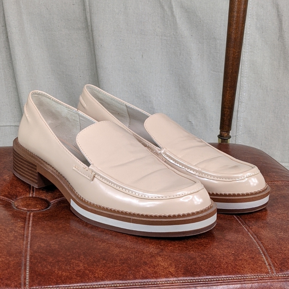 Zara Woman beige patent loafers 39